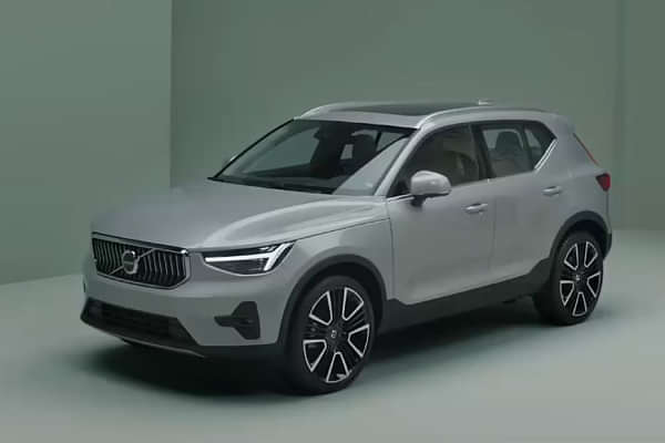 Volvo XC40 2022-2024 Left Front Three Quarter