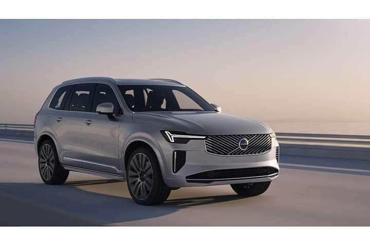 Volvo XC90 Right Front Three Quarter