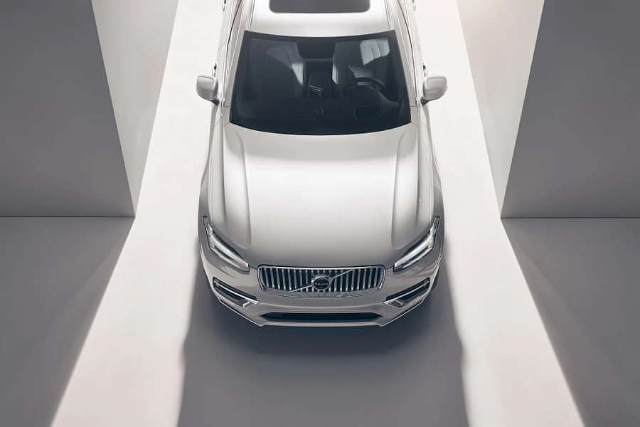 Volvo XC90 Front View