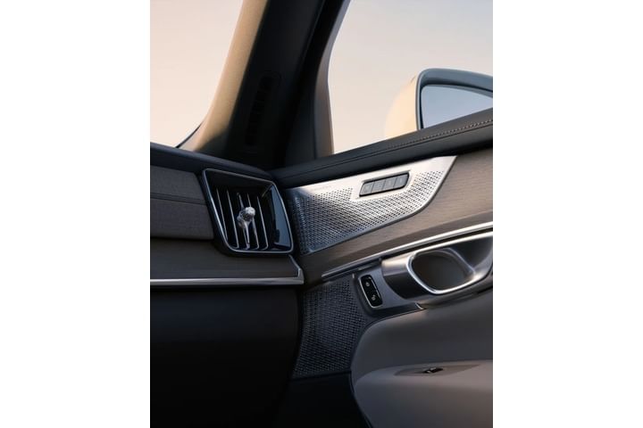 Volvo XC90 Driver Side Door Pad Handle