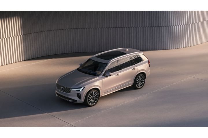 Volvo XC90 Left Front Three Quarter