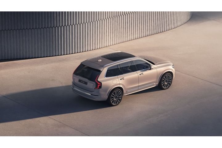 Volvo XC90 Right Rear Three Quarter