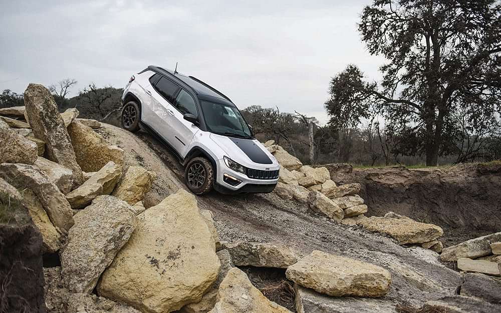 Jeep Compass Trailhawk 2020 Driving Shot