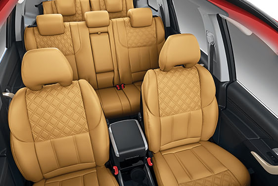Mahindra XUV500 2020-2021 View From Co-driver's Door
