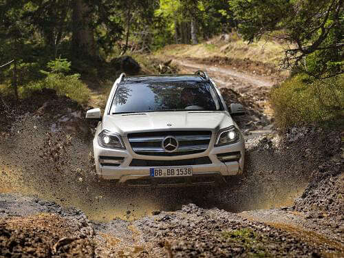 Mercedes-Benz GL Driving Shot