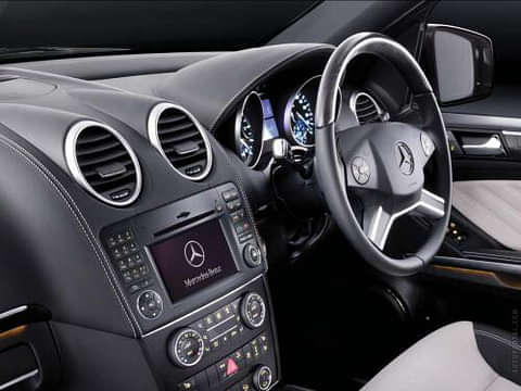 Mercedes-Benz GL Steering Wheel Image