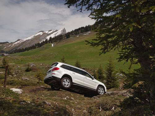 Mercedes-Benz GL Driving Shot