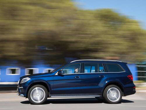 Mercedes-Benz GL Driving Shot