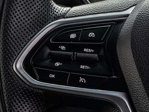 MG Hector Hybrid Super MT BSIV Steering Controls