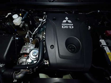 Mitsubishi Pajero Sport Sport 4X2 AT DualTone BlackTop undefined
