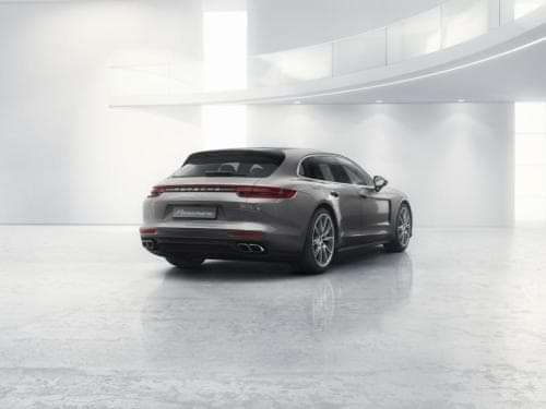 Porsche Panamera Right Front Three Quarter