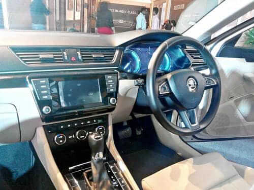 Skoda Superb 2017-2020 image