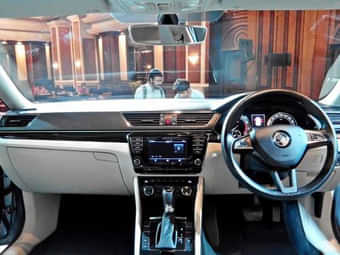 Skoda Superb 2017-2020  Skoda Superb 2017-2020