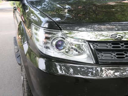 safari storme vx on road price