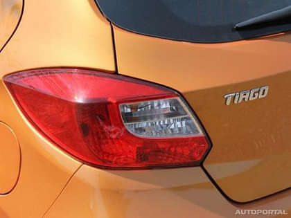 Tata Tiago Revotron XZ AMT Plus With Dual Tone Roof undefined