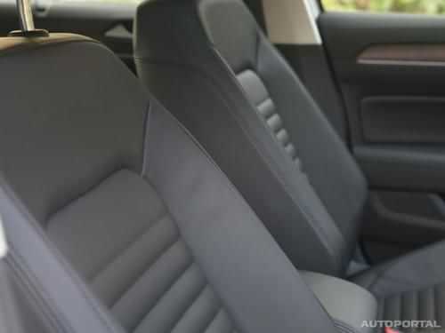 Volkswagen Passat  2014-2020 image Volkswagen Passat  2014-2020 image