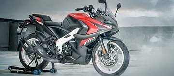 rs 200 bs6 on road price