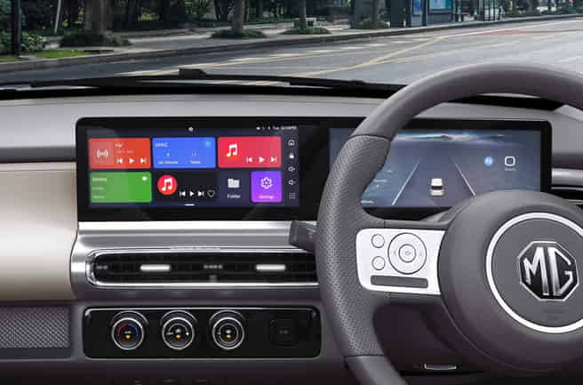 MG Comet EV 10.25-Inch Dual-Screen Setup