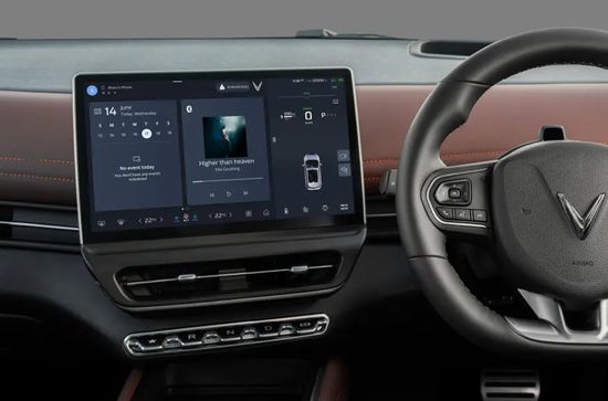 VF7 12.9-inch driver-focused infotainment screen