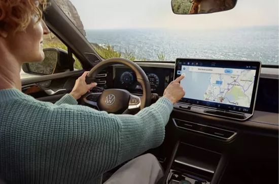 Tiguan R-Line 360-Degree Parking Camera
