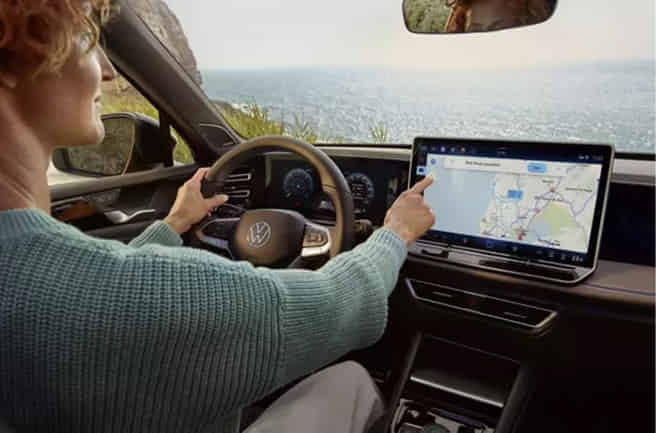 Volkswagen Tiguan R-Line 360-Degree Parking Camera