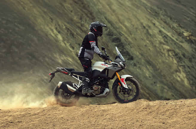 TVS Apache RTX 300 Adventure-Ready Suspension & Ergonomics TVS Apache RTX 300 Adventure-Ready Suspension & Ergonomics