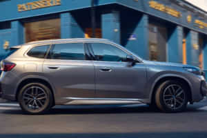 iX1 LWB Aluminium Satinated Exterior