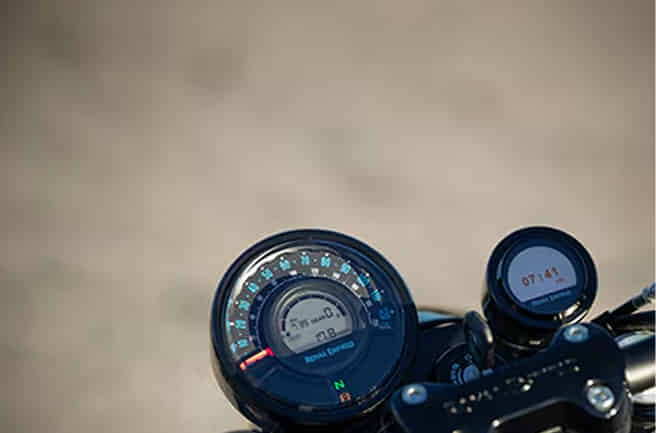 Royal Enfield Shotgun 650 Digi-analogue Instrument Console