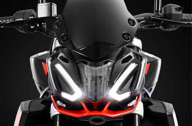 Aprilia Tuono 457 Distinctive LED Lighting Signature