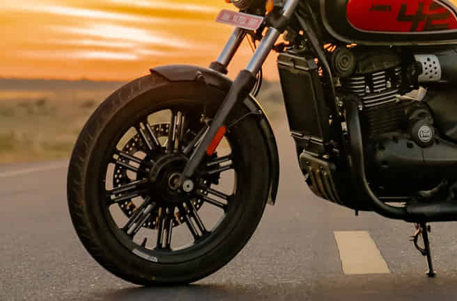 JAWA 42 FJ Dual-Channel ABS