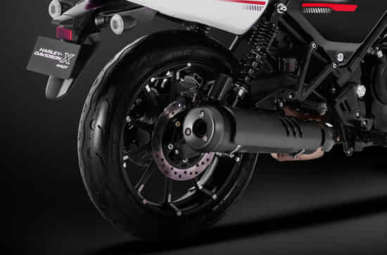 X440 Dual-Channel ABS with Front and Rear Disc Brakes