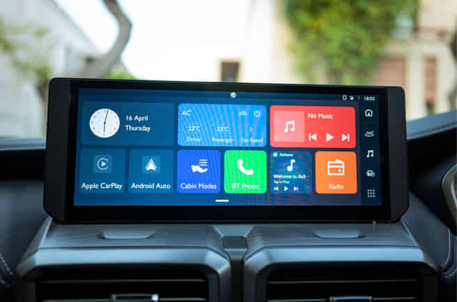 MG Majestor Dual 12.3-inch Displays