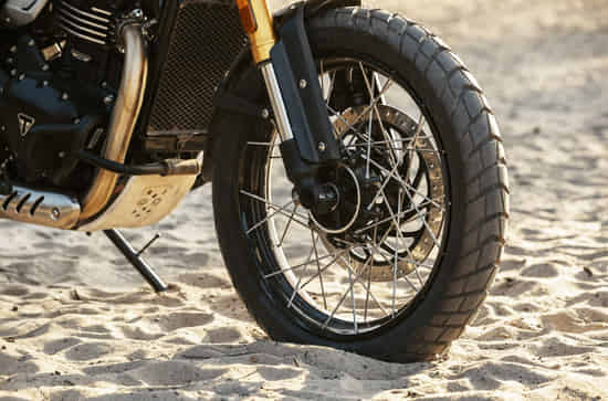 Scrambler 400 XC Dual Disc Brakes with Dual-Channel ABS