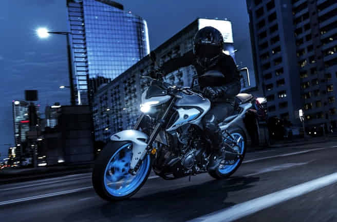 Yamaha MT 03 Dual Disc Brakes with Dual-Channel ABS Yamaha MT 03 Dual Disc Brakes with Dual-Channel ABS