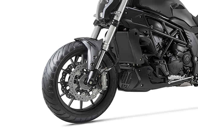 Benelli 502 C Dual Disc Braking with ABS