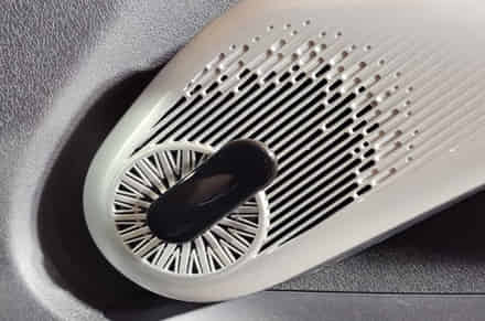 VinFast VF MPV 7 Four speakers with good sound quality