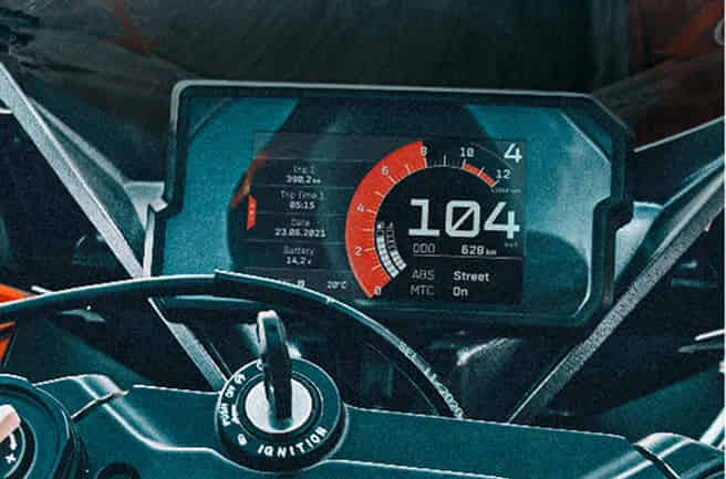 KTM RC 390 Full-colour TFT display