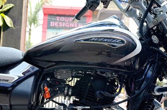 Avenger Cruise 220 Large Fuel Tank Capacity
