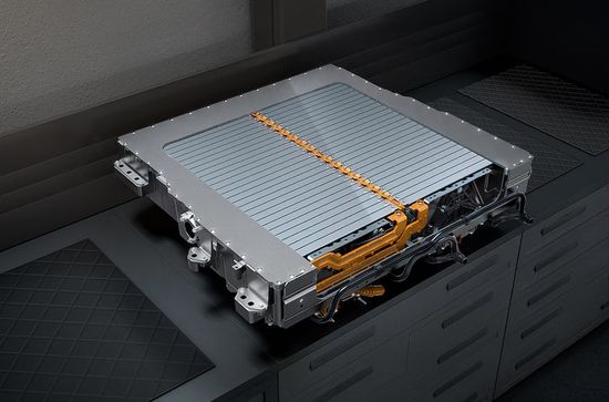 E-Class AMG E 53 4Matic+ Lightweight Battery for Everyday Efficiency