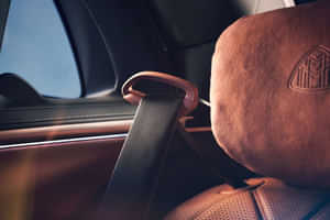 Maybach S-Class Mercedes-Maybasch automatically offers  a seat belt Maybach S-Class Mercedes-Maybasch automatically offers  a seat belt