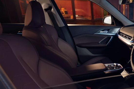 iX1 LWB Powered Front Seats with Memory