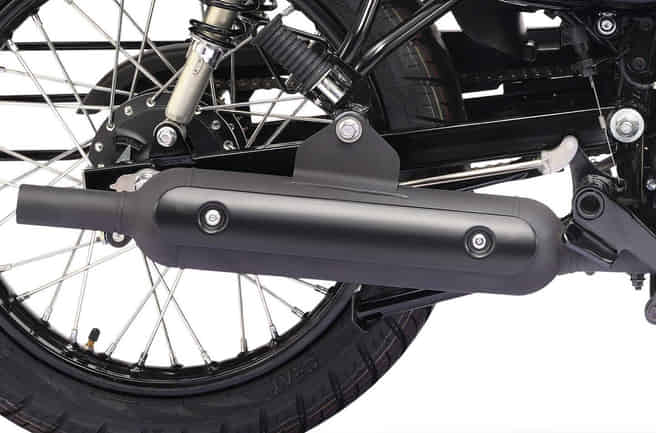 Kawasaki W175 Retro Styling with a Peashooter Exhaust