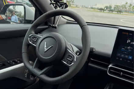 VinFast VF MPV 7 Steering Mounted Controls