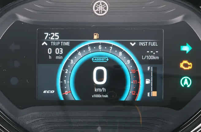 Yamaha Fascino 125 Fi Hybrid The coloured TFT meter 
