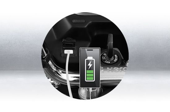 Super Splendor Xtec USB Charging Port