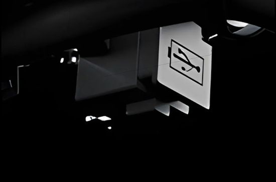 Hunter 350 USB Port