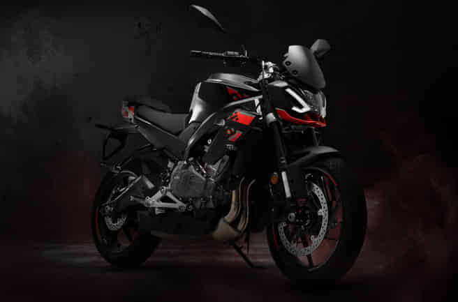 Aprilia Tuono 457 Upright Tuono Riding Ergonomics