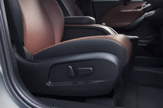 VinFast VF6 Vegan Leather, Powered Seats & HUD