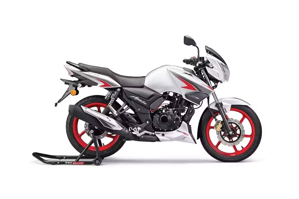 TVS Apache RTR 160 in Pearl White