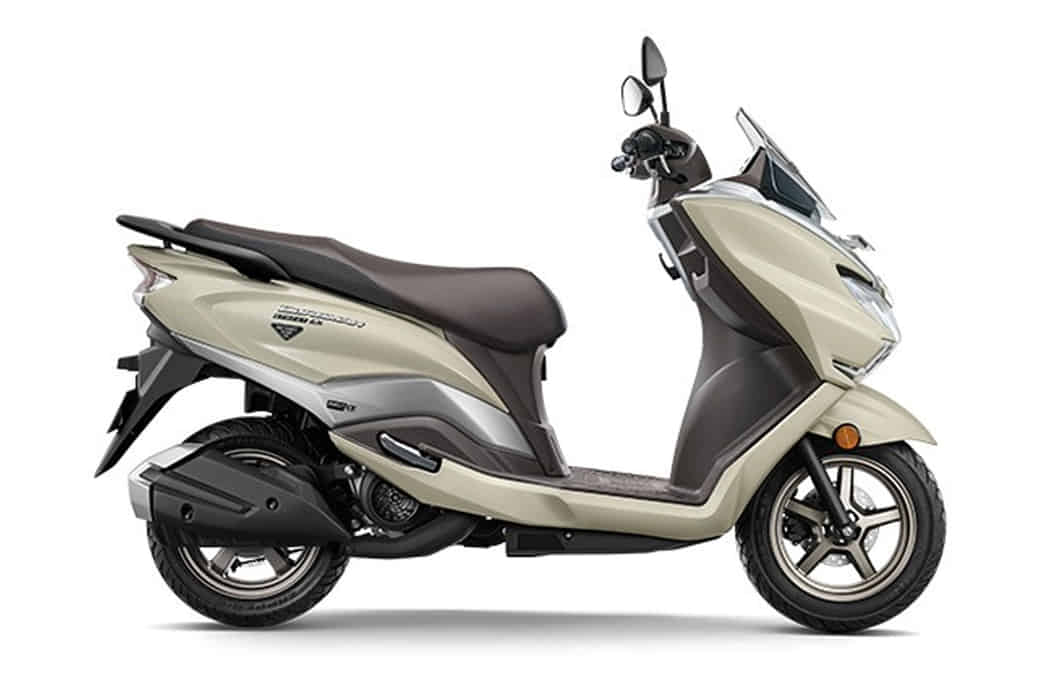 Suzuki Burgman Street in EX - Pearl Glacier White / Met OORT. Gray (Q1S)